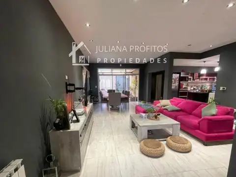 Casa en Venta con 2 cocheras
