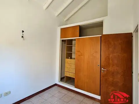 Casa en Alquiler con 1 cochera