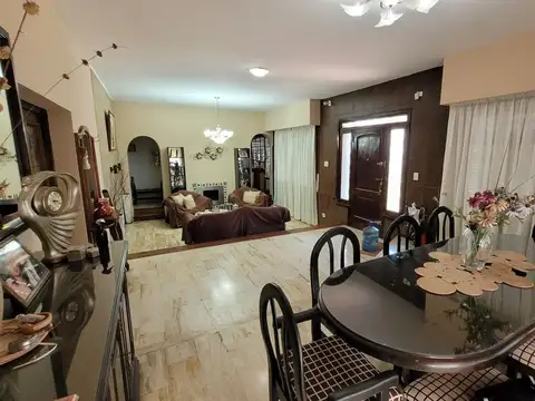 Casa 7 ambientes con 6 baños