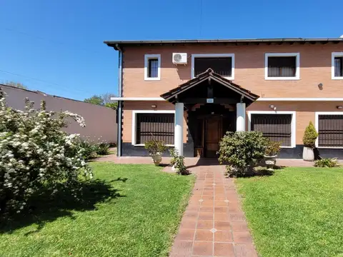 Excelente chalet de 7 ambientes sobre lote de 600m2 en Haedo Chico.