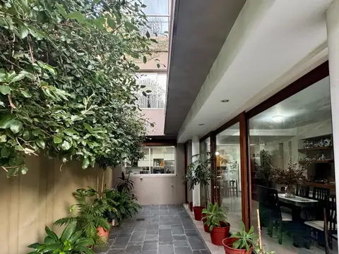 Casa de 5 ambientes con cochera en venta en Villa Devoto