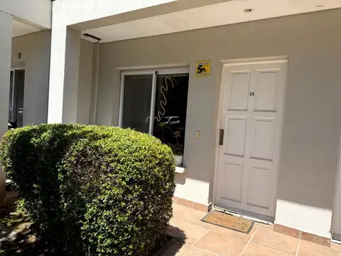 VENTA DÚPLEX 3 AMB. CON JARDIN PELLEGRINI VILLAGE