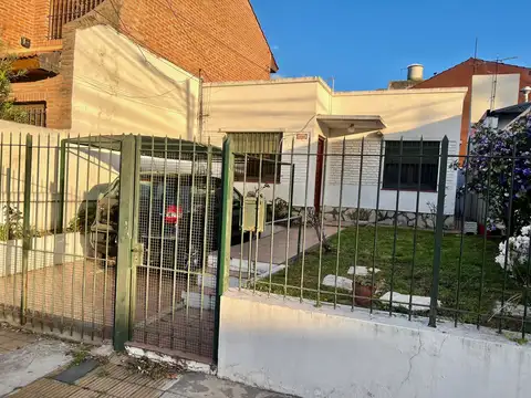 Martínez: Casa de 3 Amb S/lote de 7.23x22.3 Ideal Ampliación. Apto Credito