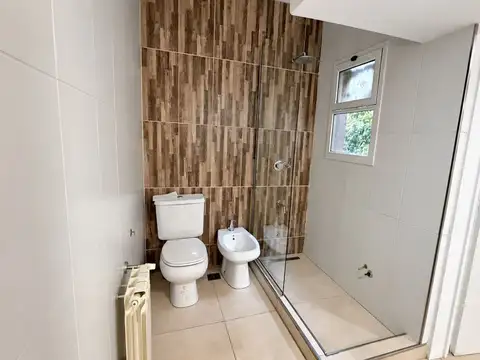Casa en Alquiler con 2 cocheras