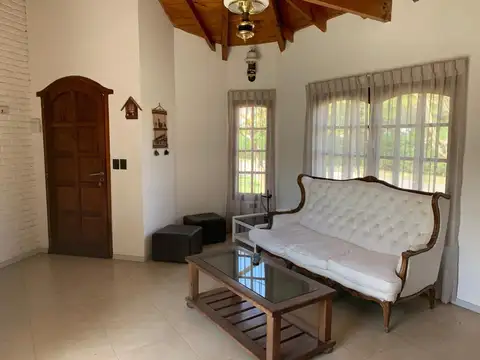 Casa 5 ambientes con 2 baños