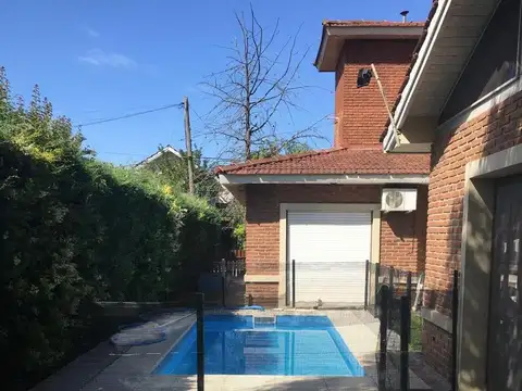 Venta - Casa con jardín y Pileta - Venado  II