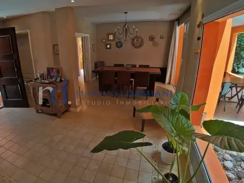 Casa 5 ambientes con 4 baños
