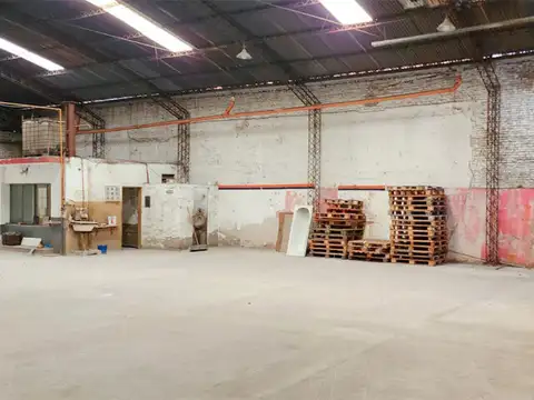 AMPLIO GALPÓN COMERCIAL NECOCHEA 3329