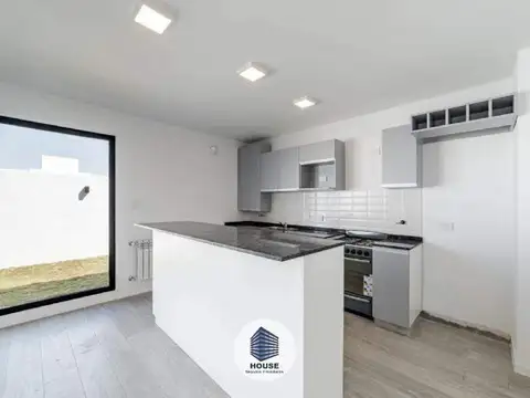 Casa 10 ambientes con 3 baños