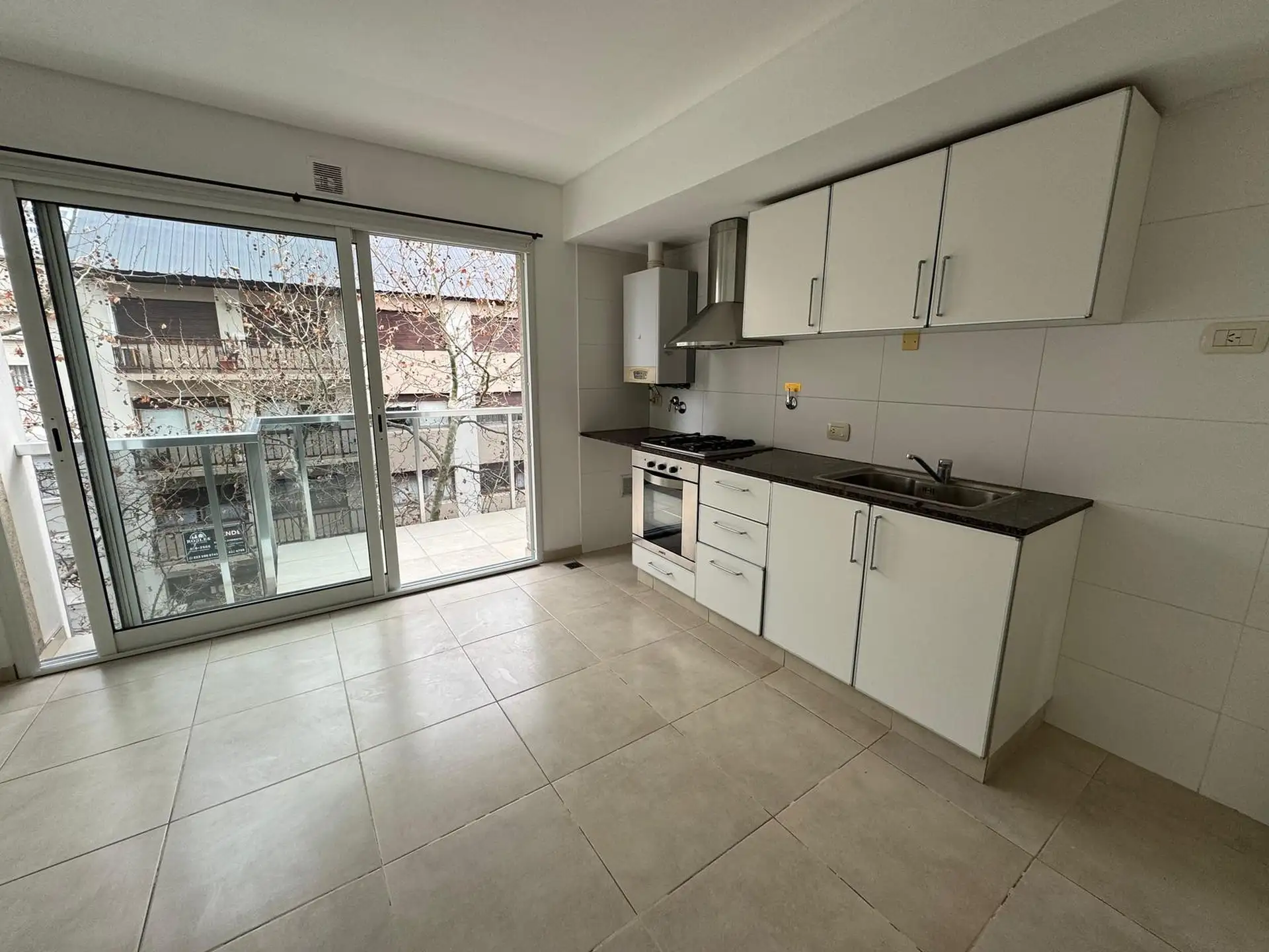 Departamento 2 amb a la calle con Balcón