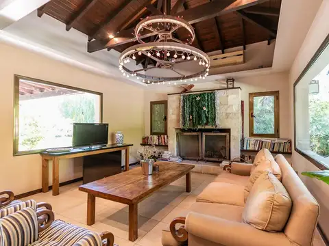 Casa en Venta en Loma Verde, USD 280.000