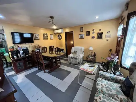 Depto Tipo Casa en Venta con 1 cocheras