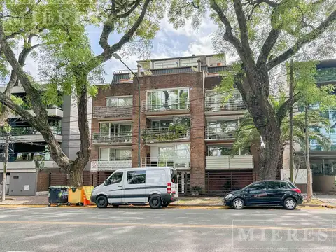 Impecable departamento de 2 ambientes amplio en plena Av. Libertador en venta