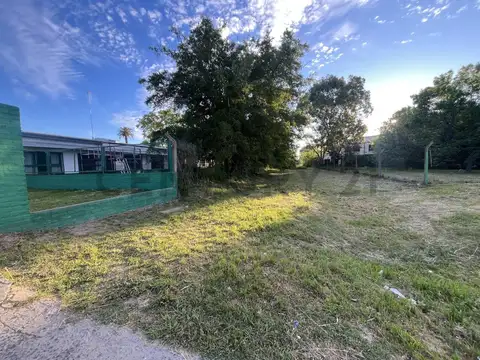 90 entre Costanera Alte Brown y 7. Terreno en venta, Punta Lara Ensenada