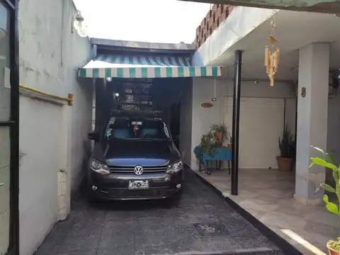 Azara entre Alem y Aristóbulo del Valle