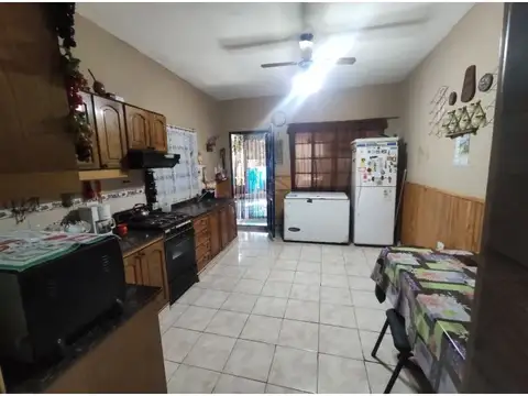 Casa 8 ambientes con 3 baños