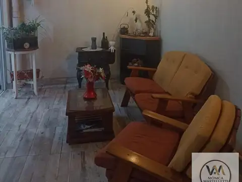 Casa 4 ambientes con 2 baños