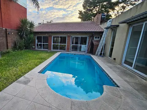 Hermosa casa en venta 4 dorm patio piscina 3 coch