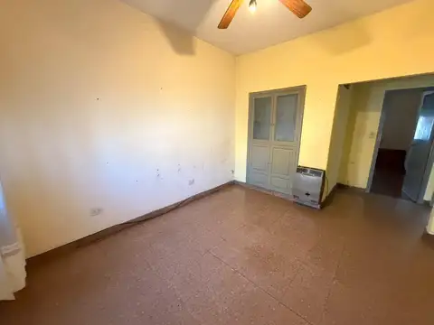 Casa PB 3 ambientes en centro de Jose León Suarez, fondo libre