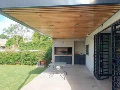 Casa en Venta con 3 cocheras