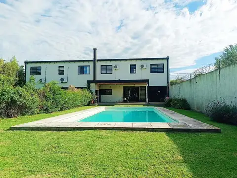 CASA EN VENTA 4 DORMITORIOS EN CITY BELL+ PILETA