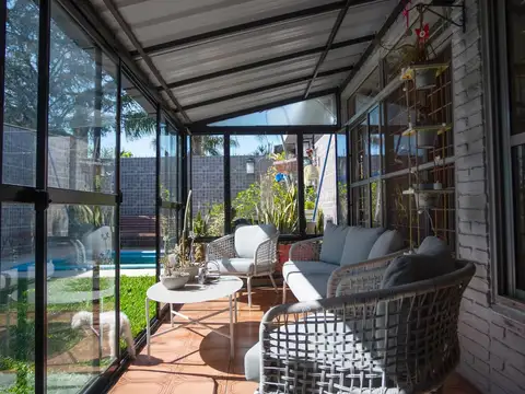 Casa 5 ambientes con 2 baños