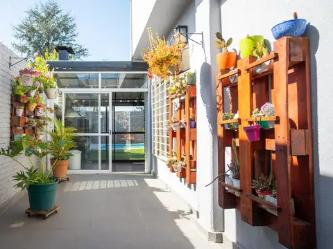 Casa 5 ambientes con 2 baños