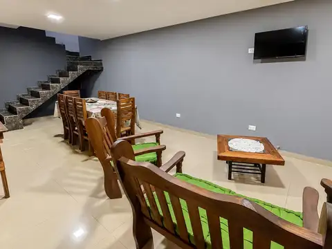 Casa en Venta con 3 cocheras