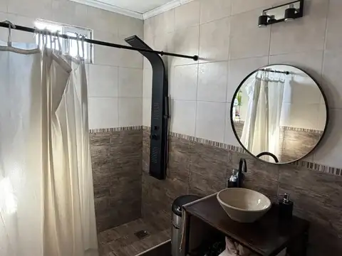 Casa 6 ambientes con 2 baños