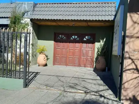 Casa 7 ambientes con 2 baños