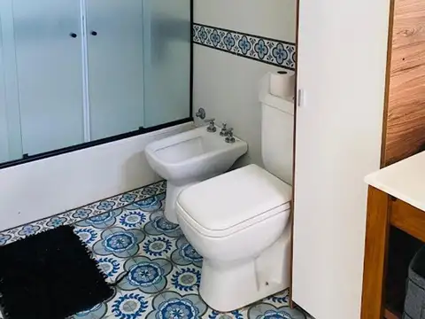 Casa 4 ambientes con 2 baños