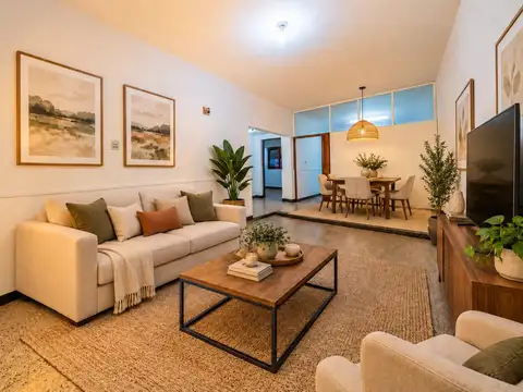 Venta casa de 2 dormitorios con cochera y patio, Lisandro de la Torre, Rosario