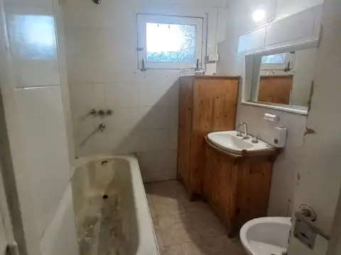 Departamento 6 ambientes con 2 baños