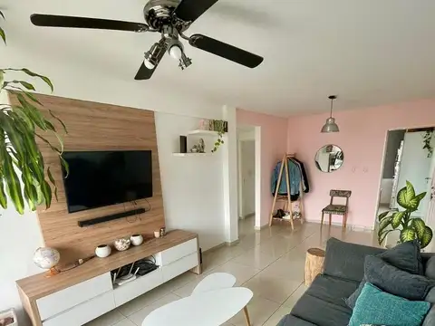 VENTA - DEPARTAMENTO DOS DORMITORIOS CON BALCÓN - CENTRO