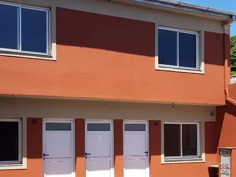 DEPTO TIPO CASA! 2 AMB C/TERRAZA Y COCHERA