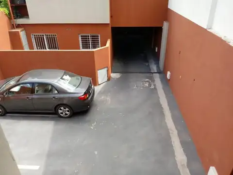 DEPTO TIPO CASA! 2 AMB C/TERRAZA Y COCHERA