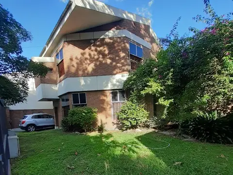 CASA 5 AMBIENTES - SOBRE LOTE DE  TERRENO DE 730 M2 -  NUEVA TASACION!