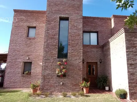 Venta Casa 5 Amb. a la Laguna en Villanueva Tigre