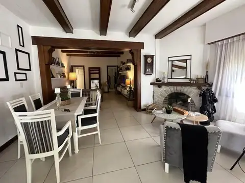 Casa 6 ambientes con 3 baños