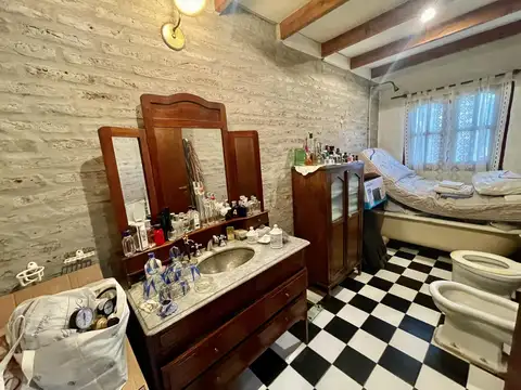 Casa con patio, quincho y pileta