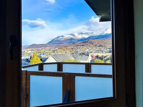 Casa 9 ambientes con 2 baños