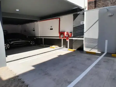 Venta cochera planta baja entre bv a estrenar