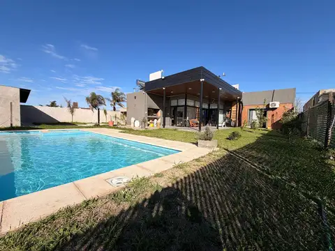 Casa en Punta Chacra Dos Dormitorios con Pileta