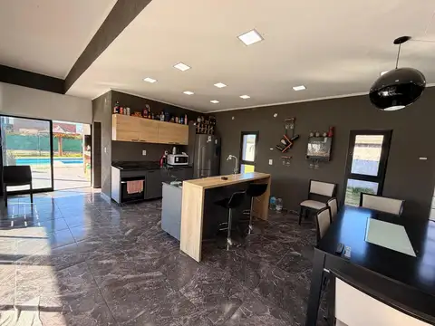 Casa en Punta Chacra Dos Dormitorios con Pileta
