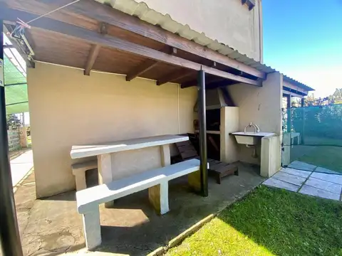 Casa 6 ambientes con 4 baños