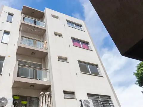 Brown al 200, Morón Sur