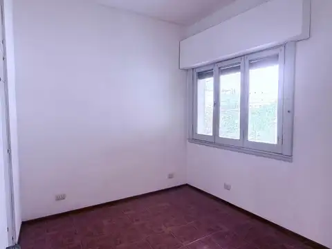 Depto Tipo Casa en Alquiler en Coghlan, $ 750.000