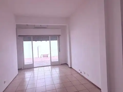 PH 2 ambientes con Gran Patio| 1° x escalera | Muy luminoso