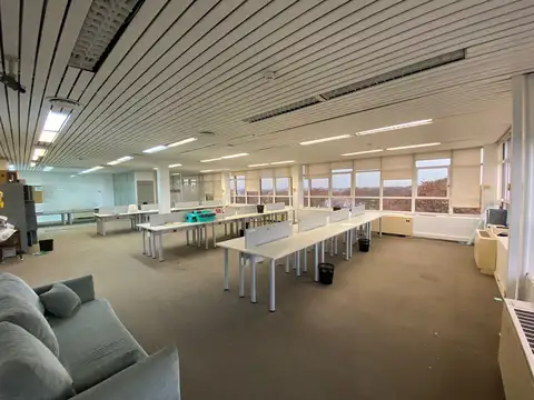 Oficina en Venta con 12 cocheras
