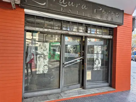 Venta local, alto flujo actualmente peluqueria